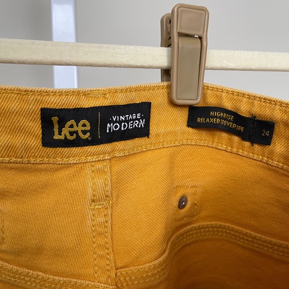 Lee
Vintage Modern Rider Jacket and Jeans - Picture 8 of 10